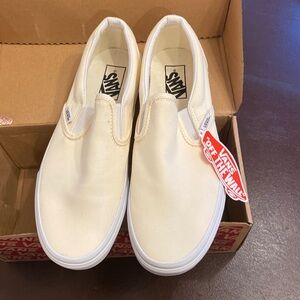 Vans crème color size 8.5 in men’s and 10 in women’s